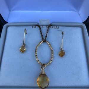 10  carat gold necklace and earring set
